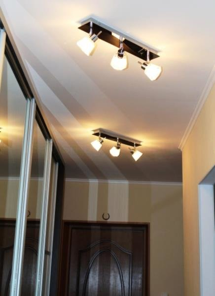 Светильники в прихожую: варианты для различных планировок