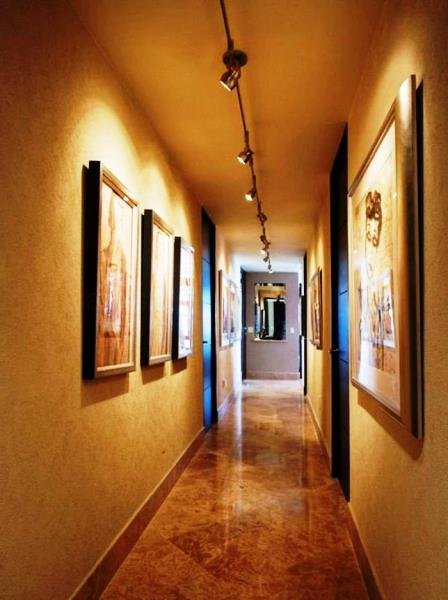 Светильники в прихожую: варианты для различных планировок