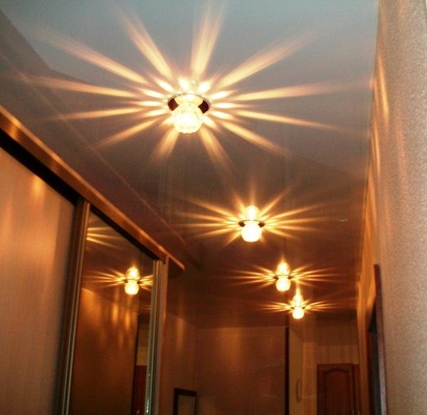 Светильники в прихожую: варианты для различных планировок