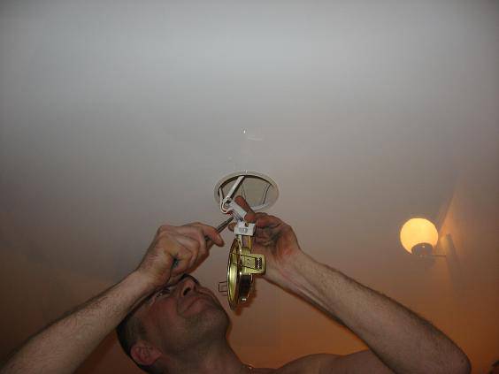 Точечные светильники для натяжных потолков: яркие звезды в безоблачном небе