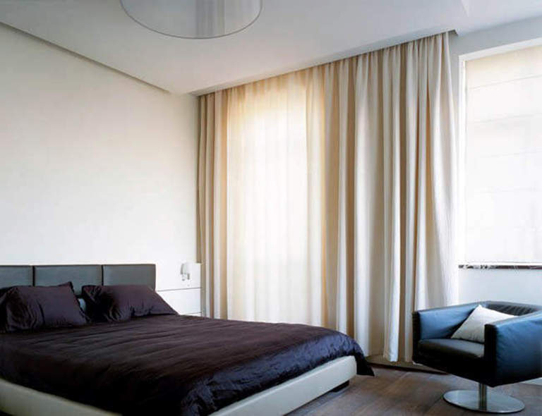 Варианты дизайна карнизов для штор под натяжные потолки