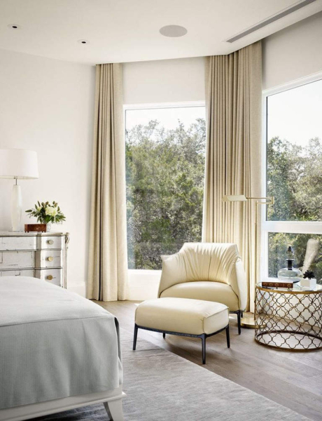 Варианты дизайна карнизов для штор под натяжные потолки