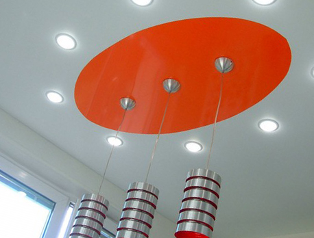 Варианты освещения на кухне с натяжным потолком