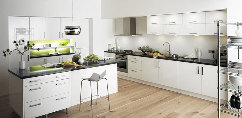 Виды освещения на кухне для натяжного потолка, фото различных светильников