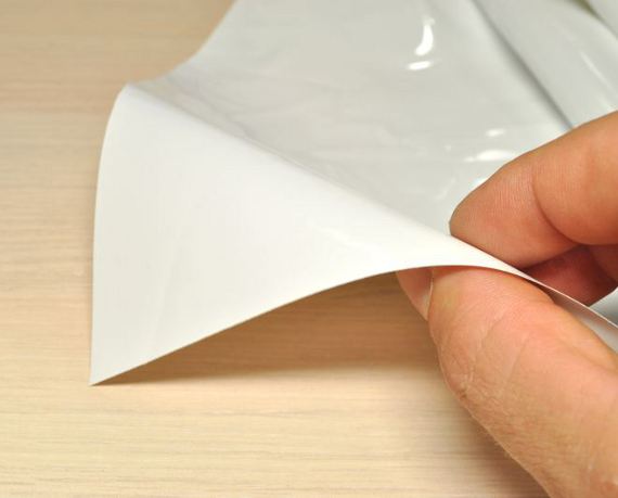 Вредны ли натяжные потолки?