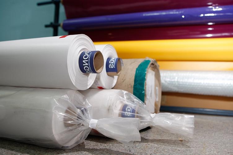 Вредны ли натяжные потолки?