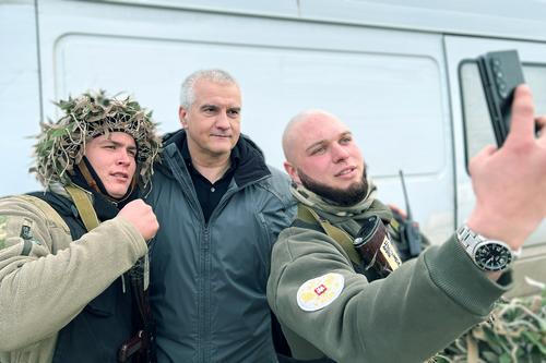 На учениях сбивали украинские БПЛА и сэлфились с Аксеновым