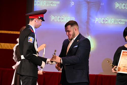 Постпред Коми при президенте РФ Мамонов назвал лауреатов премии &laquo;Сможем вместе победить&raquo; примером для подражания