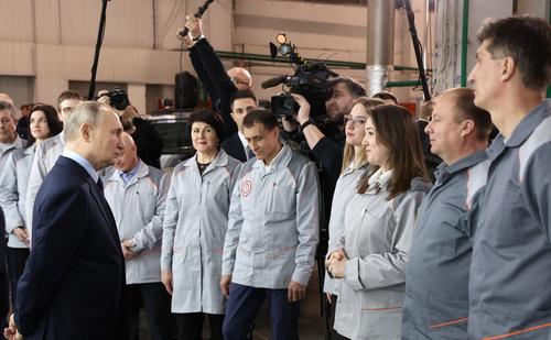 Путин: вернувшимся с СВО ветеранам надо найти достойную работу и приличную зарплату на гражданке