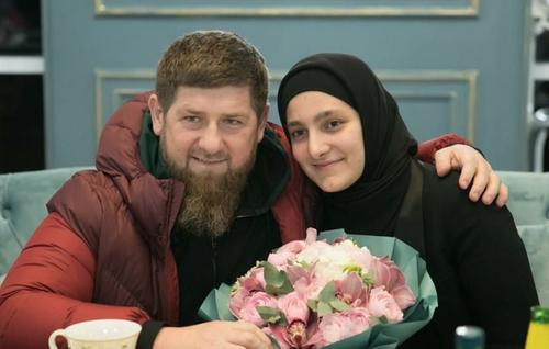 Дочь Рамзана Кадырова Айшат объявила об уходе с поста замглавы правительства Чечни и возвращении в модный бизнес