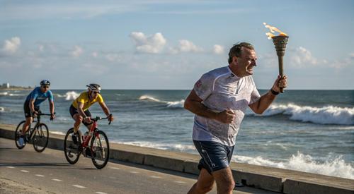 Мастеру-велосипедисту пришлось бежать с факелом