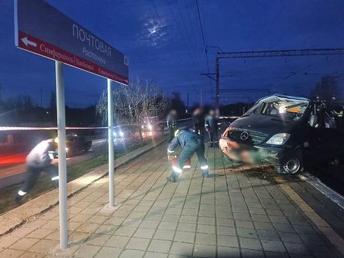 Mersedes Sprinter по гололеду совершил рывок на ж/д пути