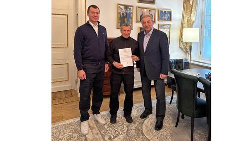 Министр спорта пришел к маститому стрелку в белой обуви