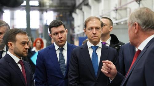 Первый вице-премьер РФ Мантуров призвал запретить приобретать иностранное оборудование