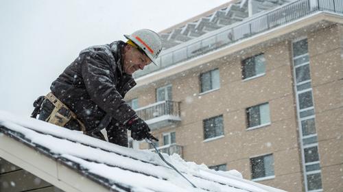 Послав на крышу, рабочему не выдали средство для полетов