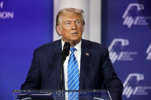 Трамп репостнул статью с цитатой Путина, что Европа встанет у ноги хозяина