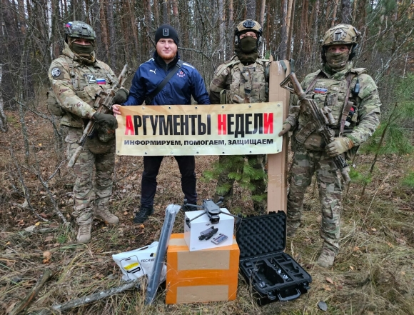 Волонтер Михаил Лисов празднует свой День рождения в зоне боевых действий