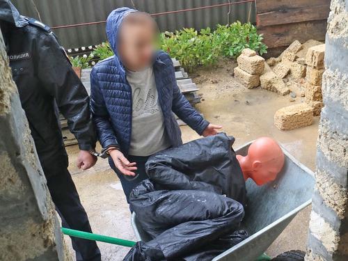 Взрослая женщина хладнокровно задушила молодого супруга