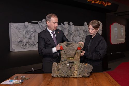 Бронежилет Героя России Сергея Чебнёва передали в Музей Победы