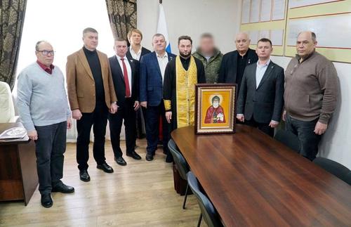 Глава Крыма рассылает иконы по военным частям