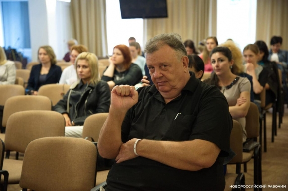 Лучшие журналисты Кубани получили &laquo;Золотые перья&raquo; СЖР