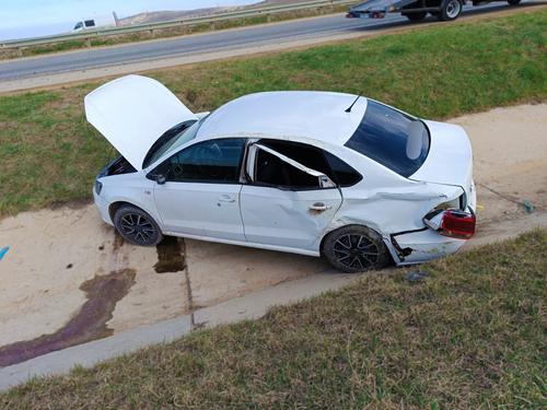 Мужчина вез малыша и кувырнул машину