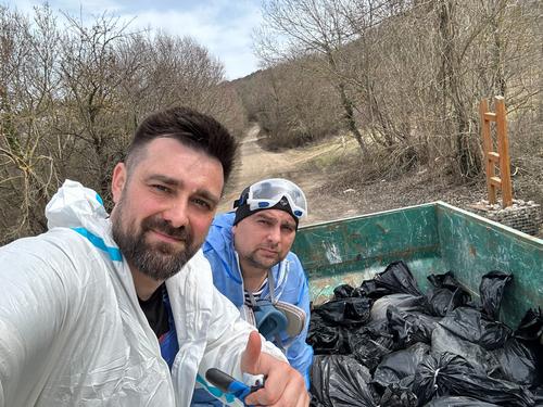 Очевидцы сообщают, что мазута на севастопольских пляжах &mdash; полным-полно