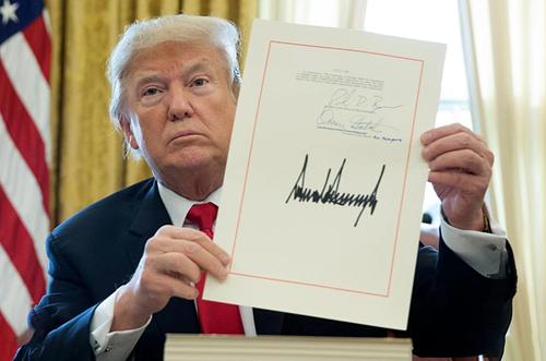 Подпись Трампа, как его рассказ о самом себе