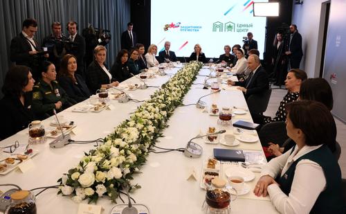 Путин поручил наградить Айдысмаа Монгуш, которая одна вынесла тело погибшего на СВО мужа