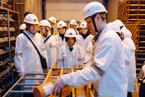 Участники молодежного &laquo;Движения Первых&raquo; посетили научный институт &laquo;Роснефти&raquo; в Нижневартовске