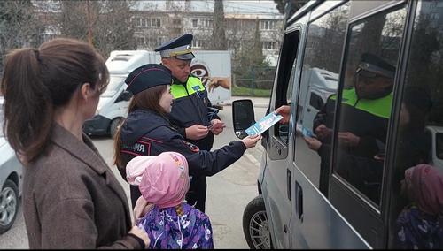 В Ялте гаишники вышли на патрулирование с детьми