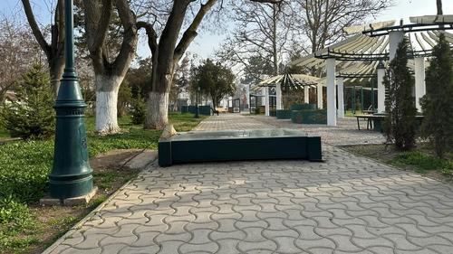 В Крыму столь сильный ветер, что падали информационные стенды