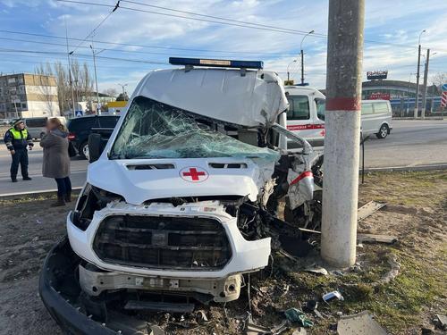 Выясняют, почему мигание и завывание не уберегли Скорую от серьезной аварии