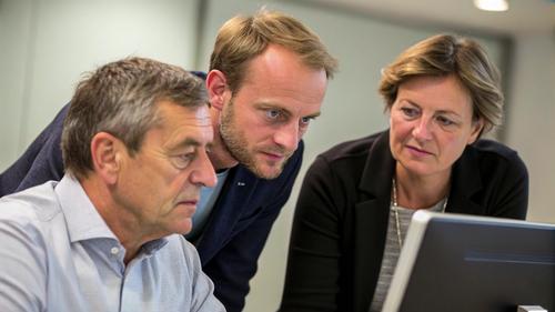 Избиратели из России не догадывались, что их депутат ведет прием из Украины