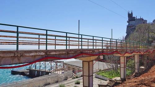 К Ласточкину гнезду теперь придется добираться в обход