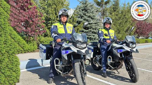Крымские гаишники-мотоциклисты выкатили из гаражей свои BMW