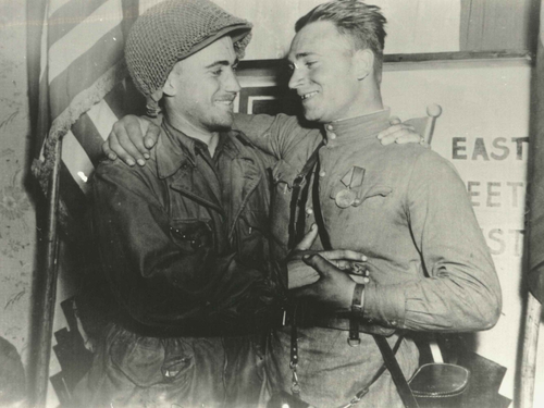 Реликвии участников исторической встречи советской и американской армий покажут в музее на Поклонной горе