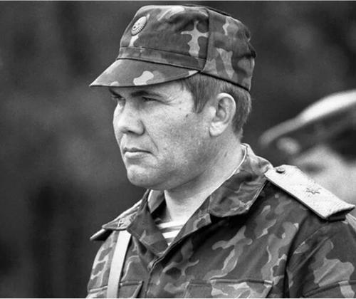 Сегодня Александру Лебедю исполнилось бы 75 лет