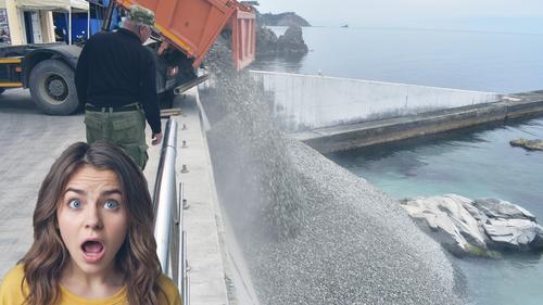 В Партените на пляжи насыпают щебенку