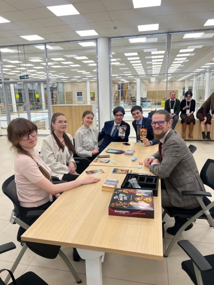 Вечная борьба русофобов: в Латвии хотят отказаться от изучения русского языка в школах и колледжах даже как второго иностранного, пишут местные СМИ