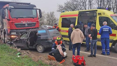 Водитель грузовика, как мог, старался избежать столкновения