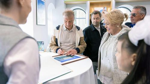 Аксенов надеется, что Сбер не устанет тратить деньги на Крым