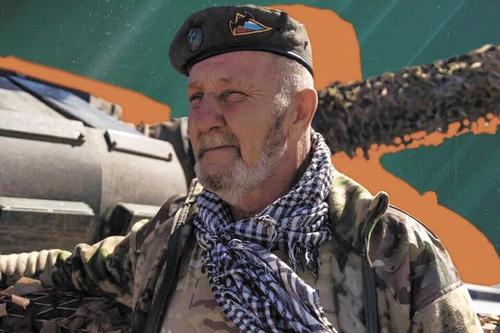 &laquo;До 100 лет бы служил!&raquo;: Герой России, который учит побеждать