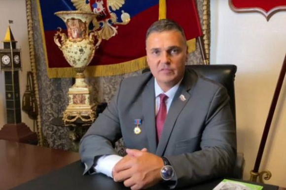 Глава поселка за 16 лет стал отцом 31-го ребенка и получил звание героя