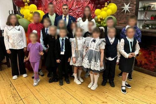 Глава поселка за 16 лет стал отцом 31-го ребенка и получил звание героя