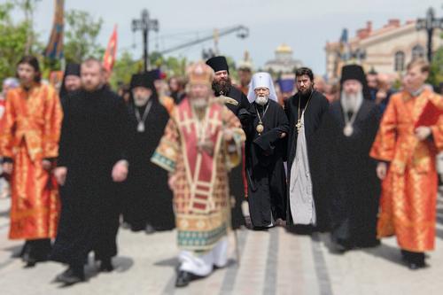 Лазарь, несмотря на немощность, вышел в люди