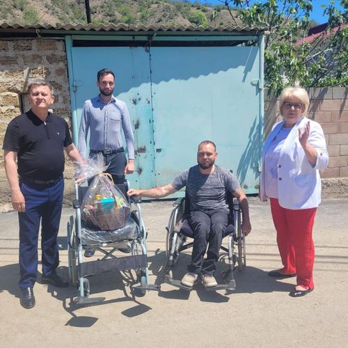 Мэр Алушты поделилась зарплатой с инвалидом