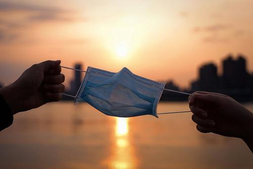 Около 20 субъектов РФ до сих пор сохраняют ограничения по COVID-19