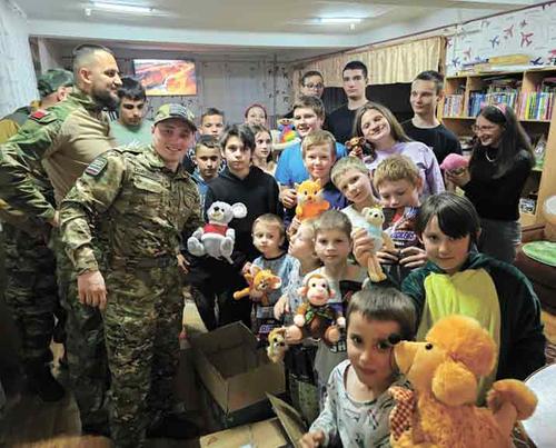 Подарки и праздник  для детей Донбасса