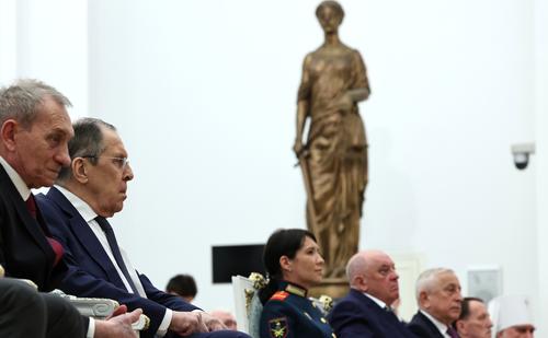 Путин наградил звездой Героя России медсестру, закрывшую собой бойца от обстрела